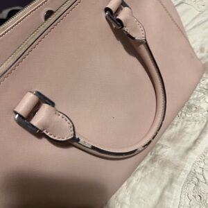 Elegant Pink Satchel with Luxurious Leather Finish